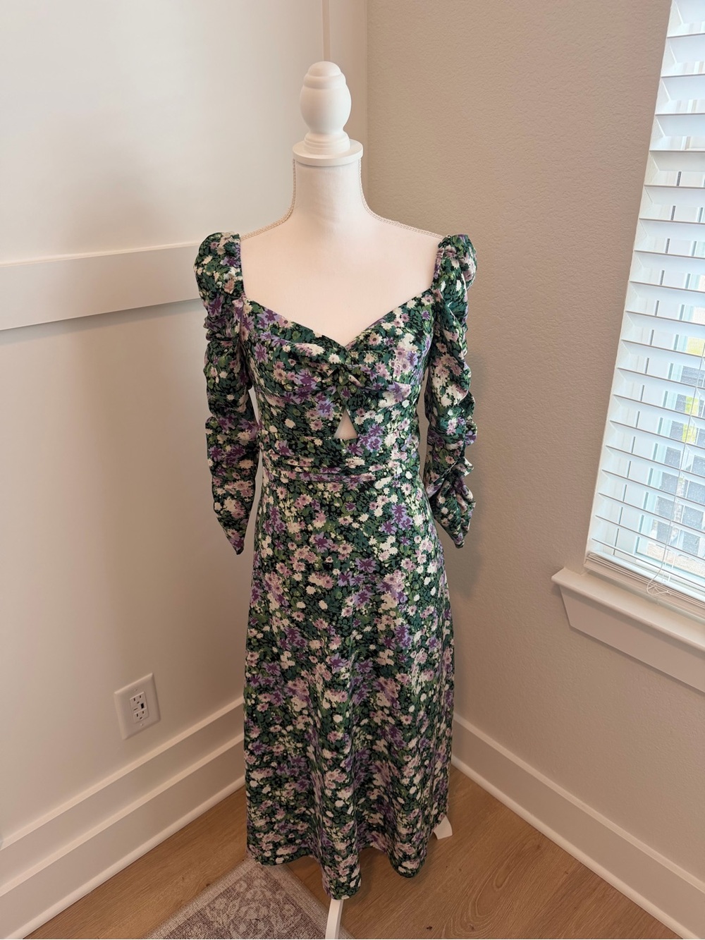ASTR The Label Floral Midi Dress Size Medium Green Purple Puff Sleeve